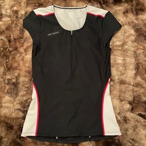 Orca M cycling top, B&W w/ red trim, zip front, breathable mesh, 3 back pockets